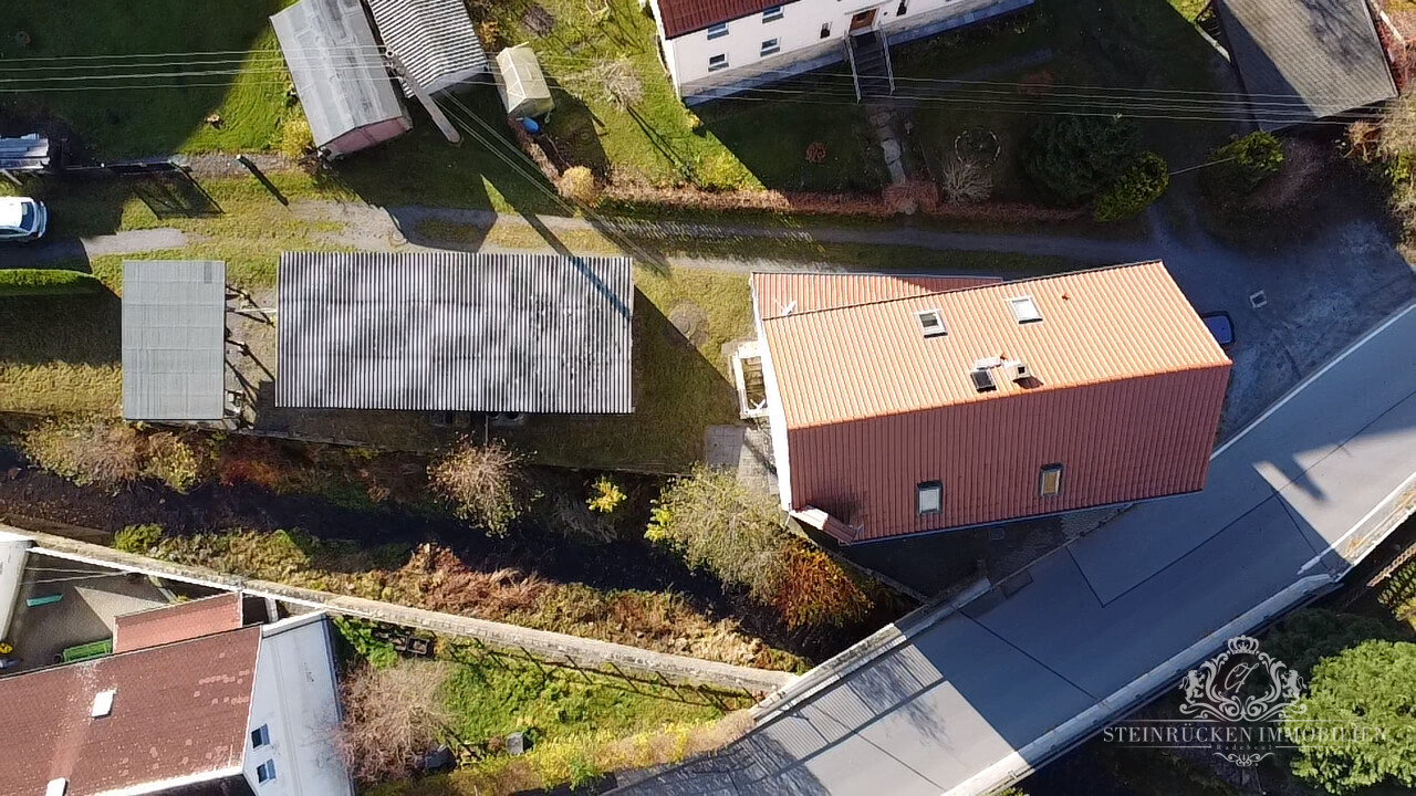 Haus mit zugehörigem Grundstück