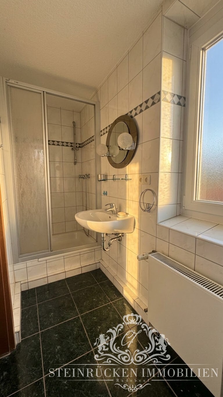 Badezimmer mit Dusche