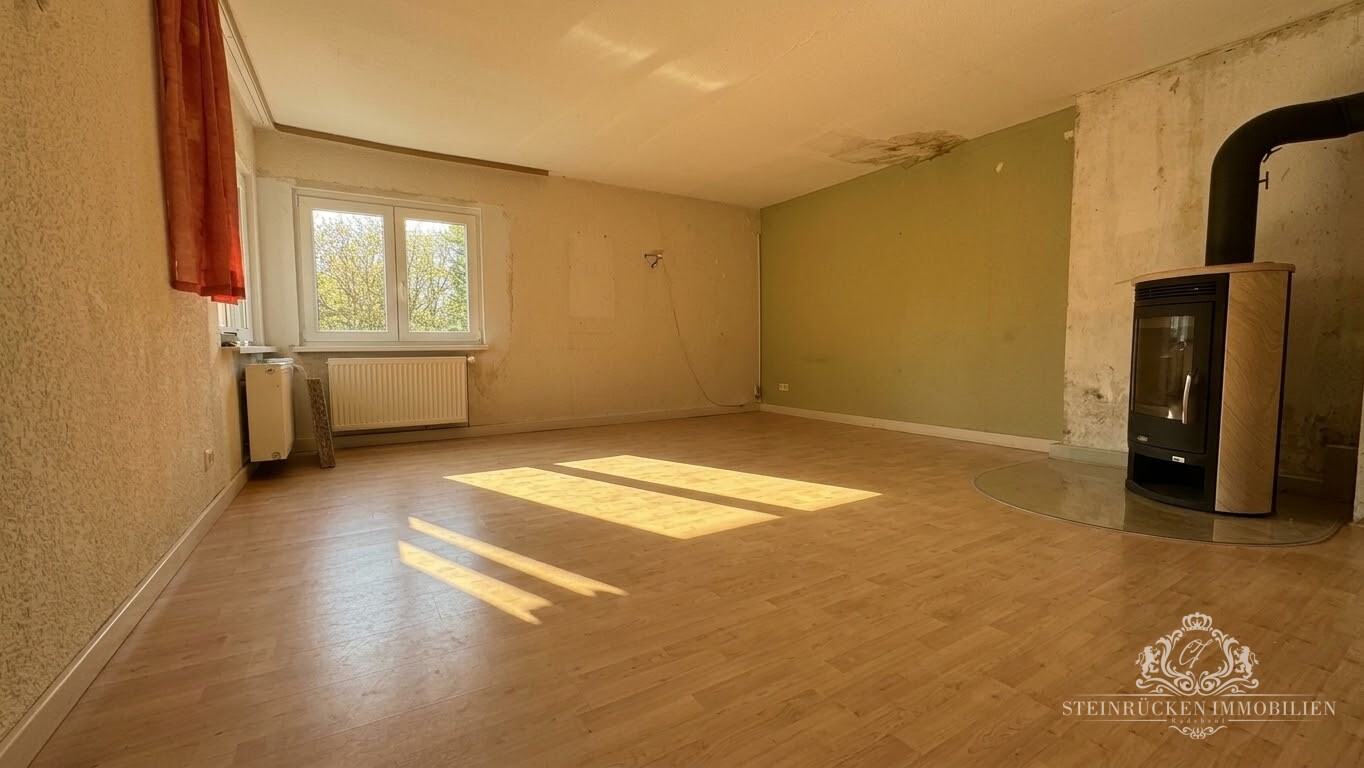Wohnzimmer mit Kamin